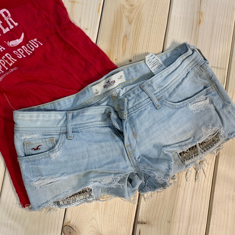 Hollister Jean shorts with visible beaded pocket